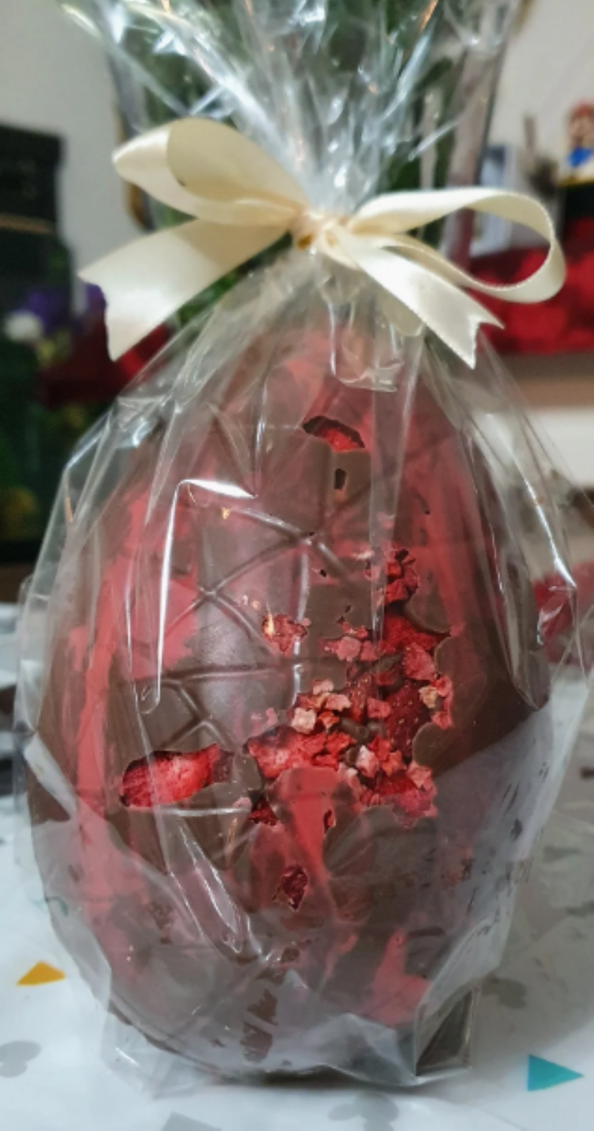 Fraise Velours Strawberry Easter Egg Large